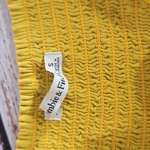 Abercrombie & Fitch Mustard Smocked Dress Size Small - Picture 8 of 9